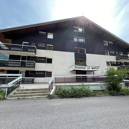 Cosy Au Pied Des Pistes Avec Balcon Et Parking - Fr-1-692-65 *